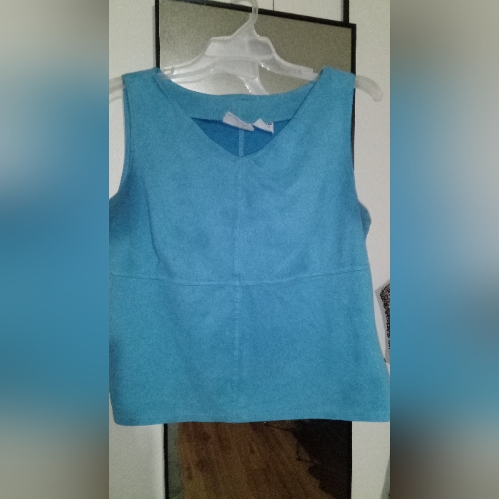 Sleeveless shirt